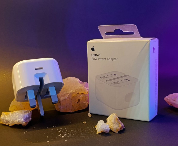 اداپتور ۲۰ وات اپل اورجینال مناسب گوشی ایفون 11 + تبدیل 3 به 2 چراغ دار هدیه + 12 ماه گارانتی